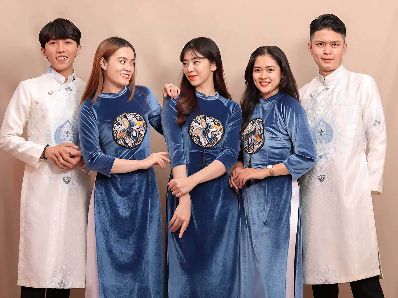 Ưu điểm của áo dài cách tân là mẫu mã đa dạng, đẹp mắt