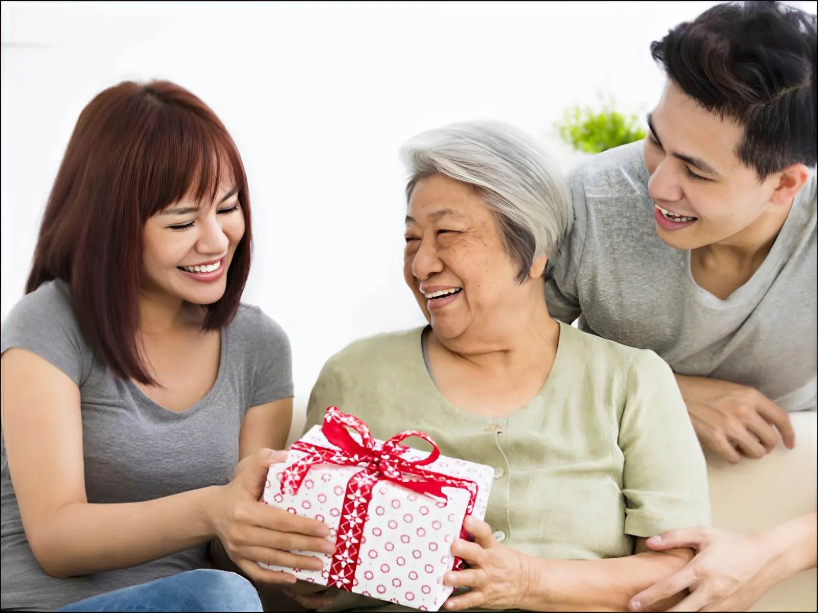 Những món quà ý nghĩa sẽ khiến ba mẹ vui vì nhận được sự quan tâm từ bạn