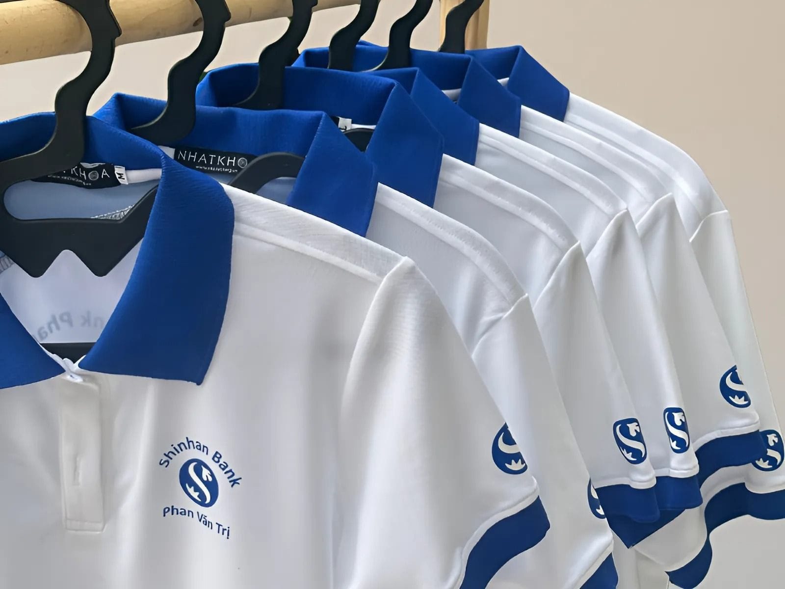 Áo polo đồng phục là loại áo được ưa chuộng nhất tại Nhất Khoa