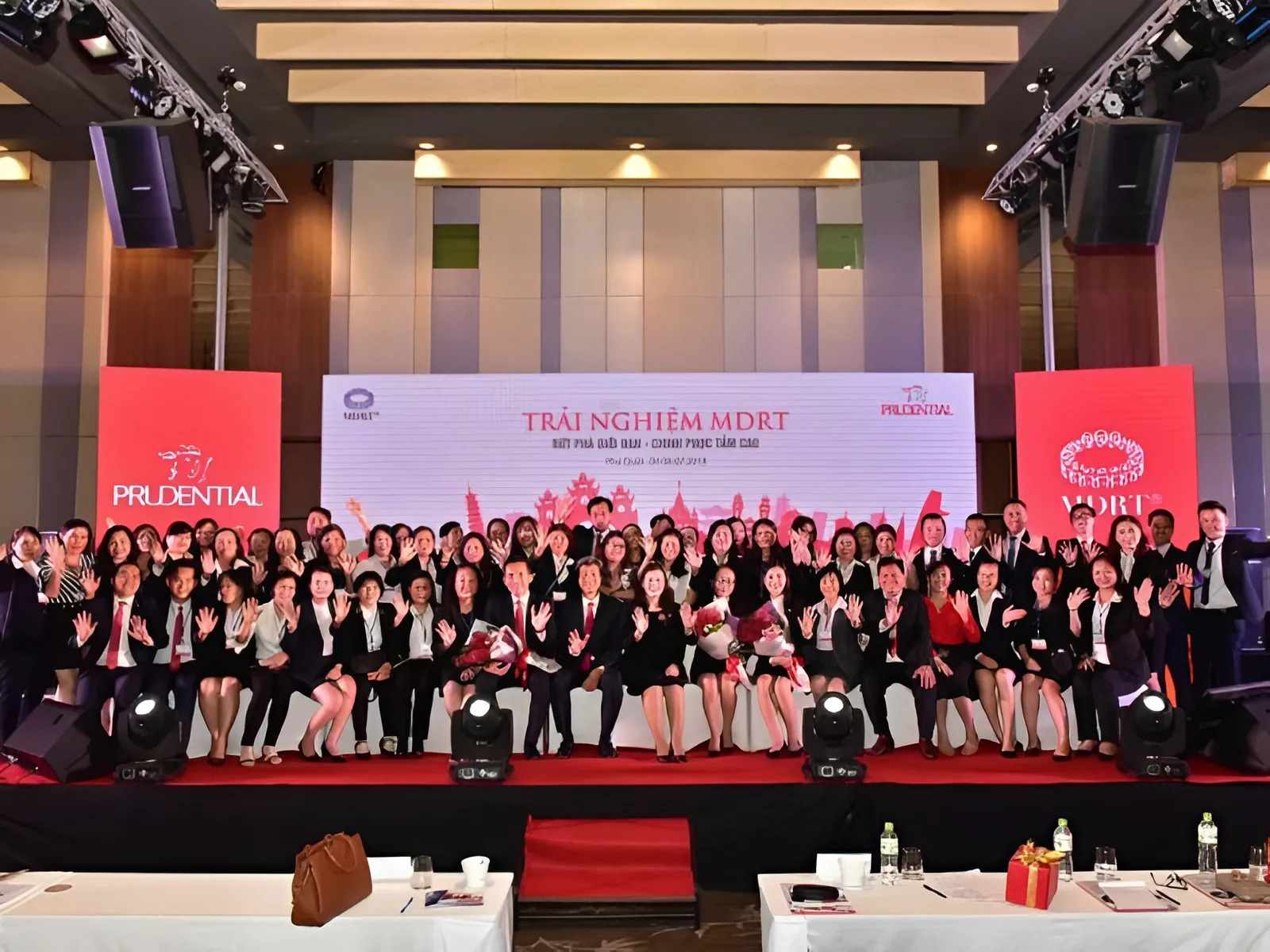 Bạn cũng cần chú ý các trang phục của mình tại các sự kiện trang trọng của công ty