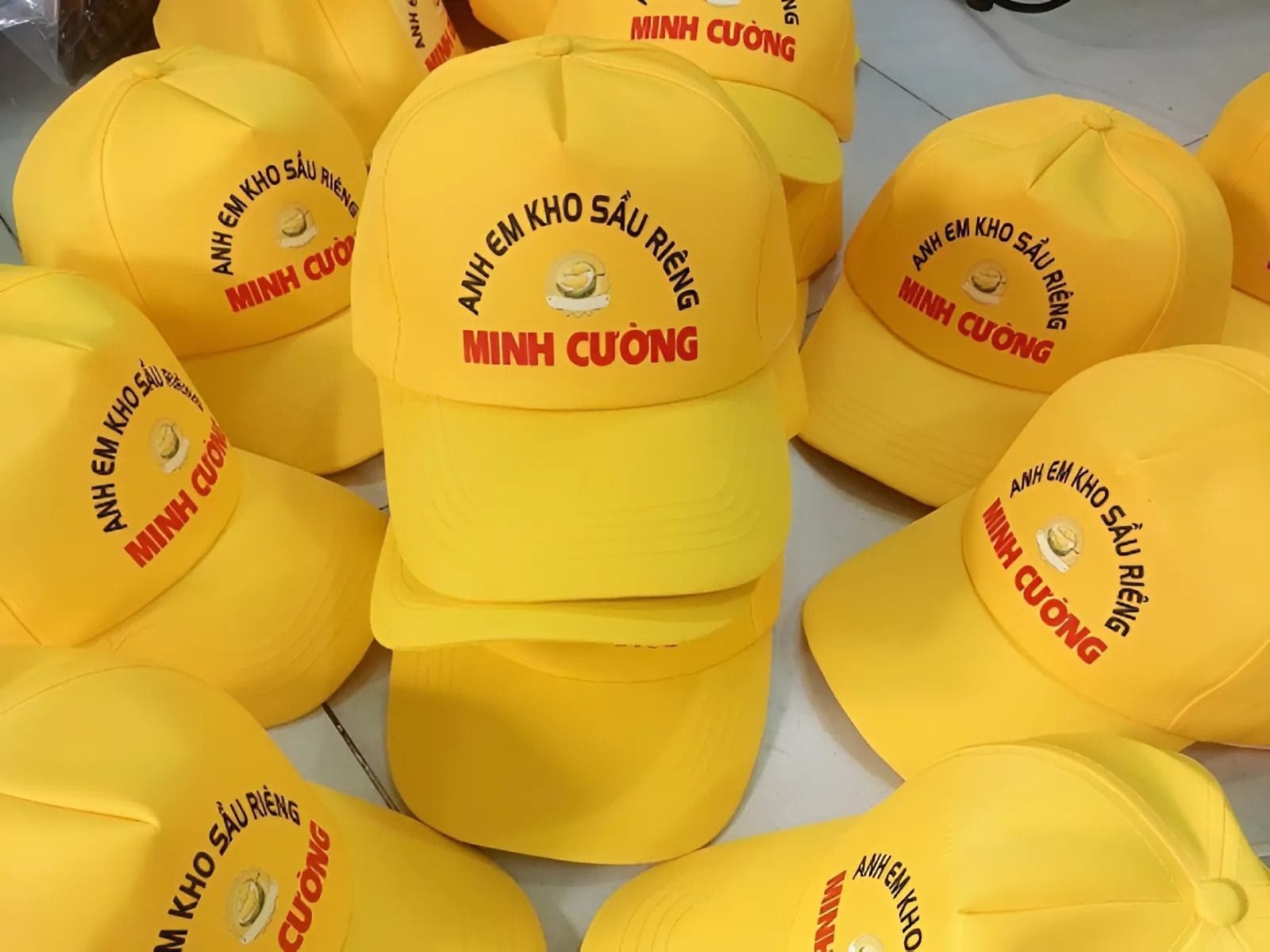 Logo trên nón đồng phục giúp quảng bá hình ảnh thương hiệu