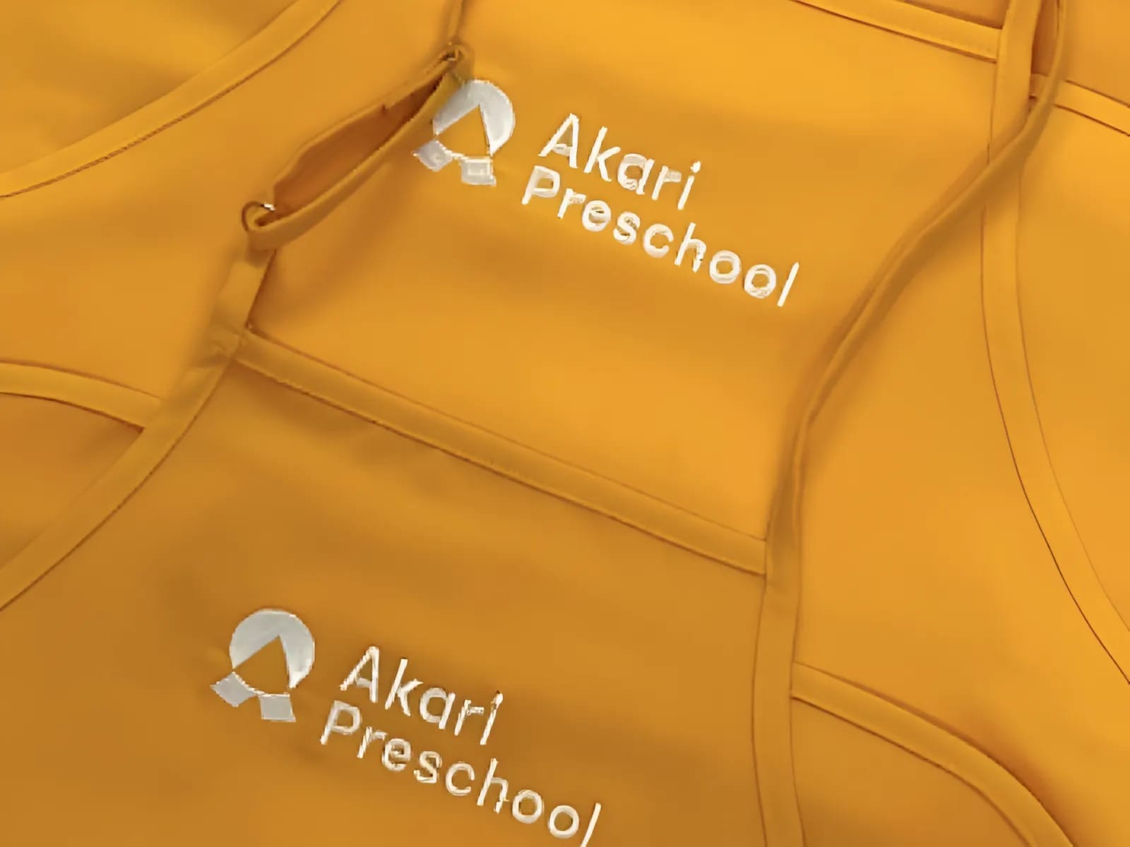 Tạp dề đồng phục của Nhất Khoa sản xuất cho Akari School