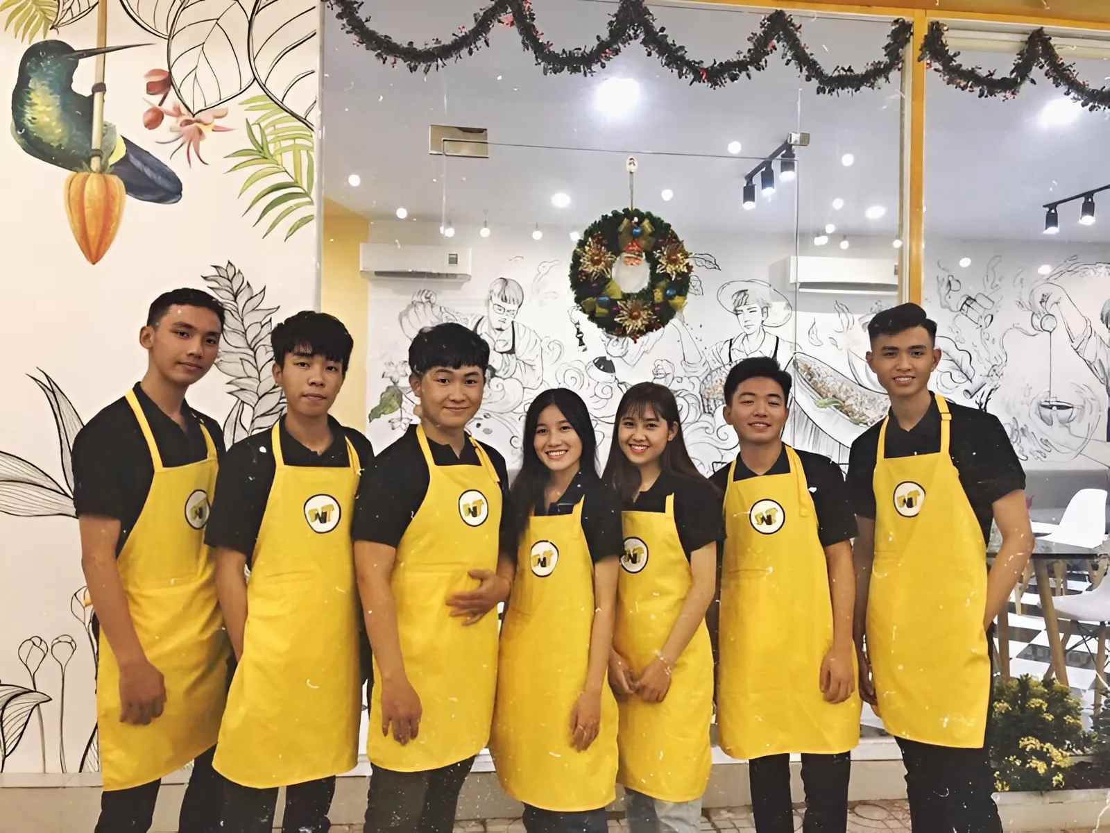 Tạp dề đồng phục giúp nhân viên tránh mọi vết bẩn