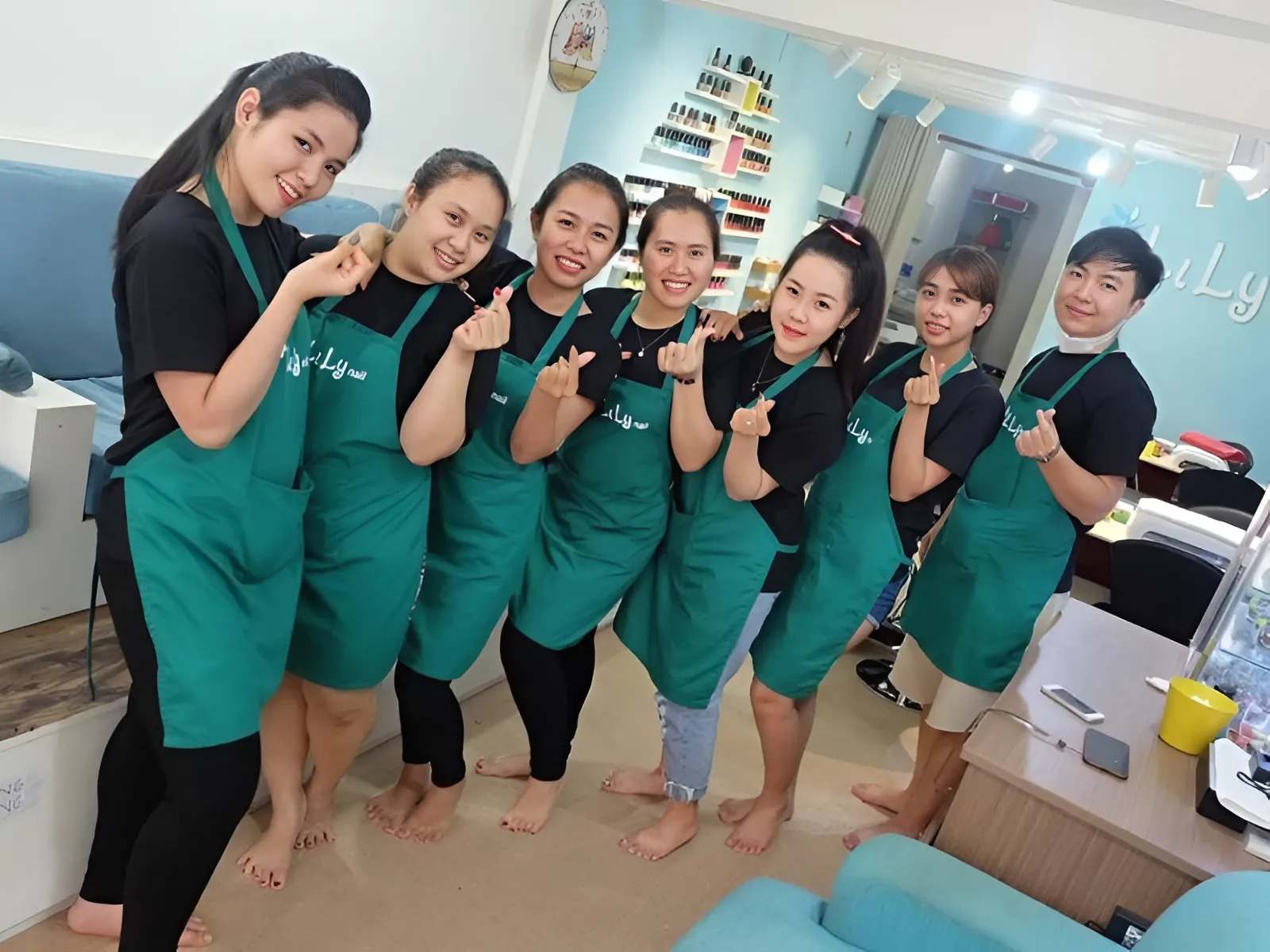 Tạp dề đồng phục đẹp sẽ tăng tính thẩm mỹ cho thương hiệu của bạn