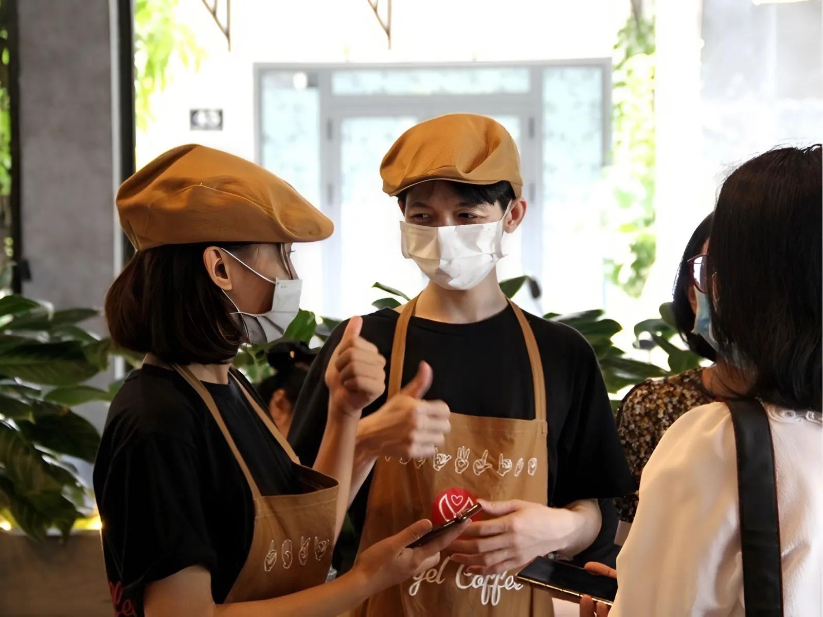 Tạp dề đồng phục đang được nhiều doang nghiệp chú trọng