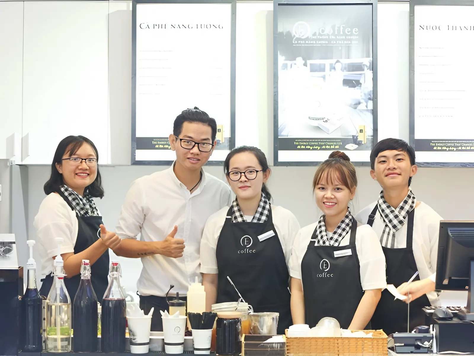 Áo đồng phục quán cà phê mang lại nhiều lợi ích