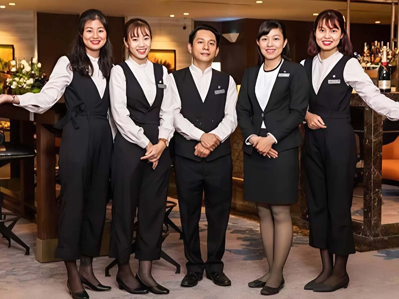 Áo đồng phục giúp hình ảnh nhà hàng chỉn chu hơn