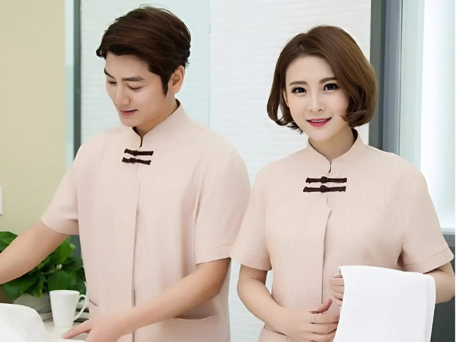 Bạn có thể tiết chế họa tiết để trang phục hài hòa hơn