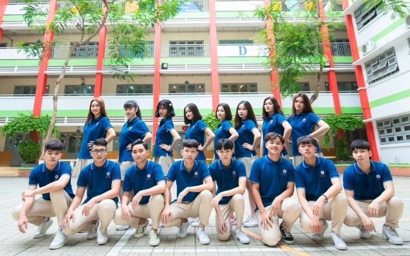 Đồng phục trường là loại trang phục thống nhất cho tất cả học sinh