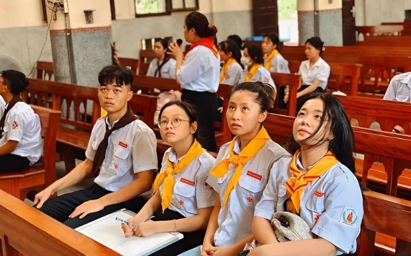 Đồng phục Thiếu nhi Thánh Thể cấp nghĩa sĩ có màu vàng