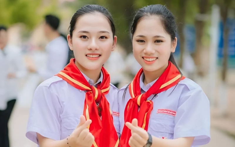 Đồng phục Thiếu mhi Thánh Thể cấp hiệp sĩ có màu đỏ