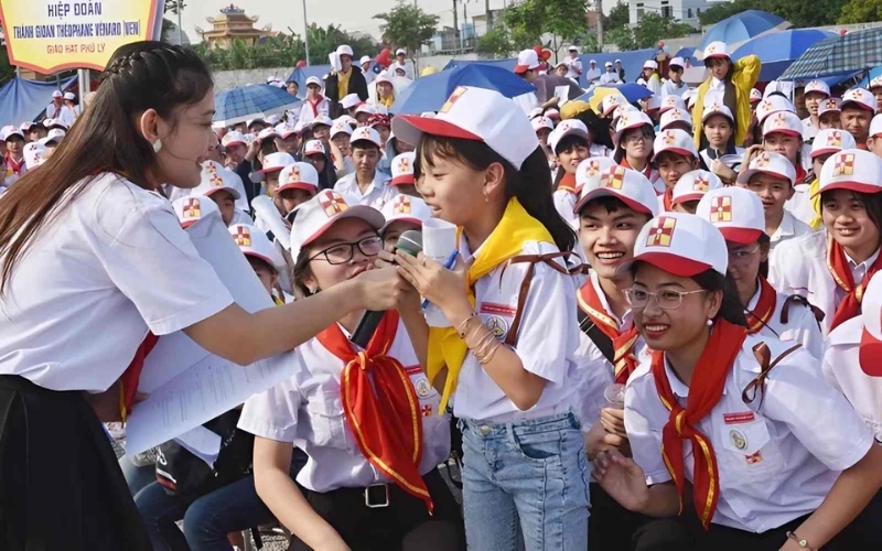 Nón cũng là một phần không thể thiếu của bộ đồng phục Thiếu nhi Thánh Thể