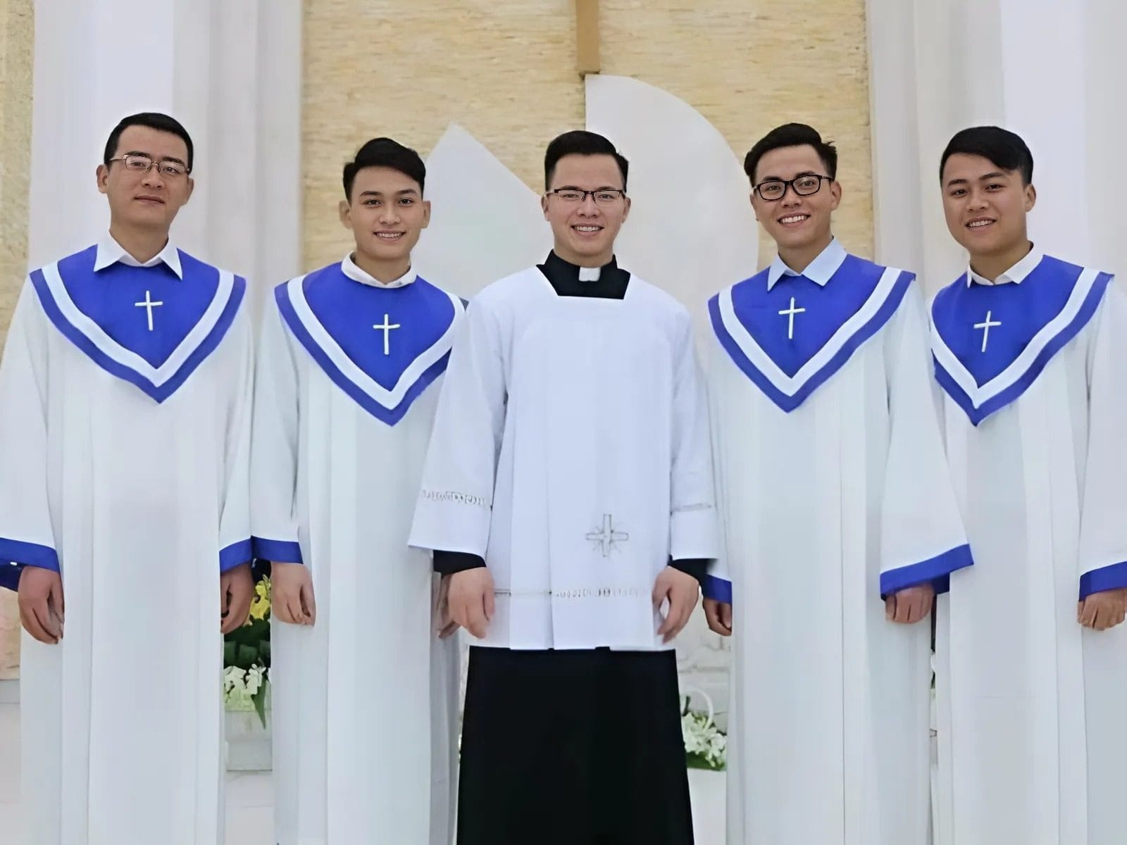 Áo chùng thân dành cho thành viên ca đoàn nam