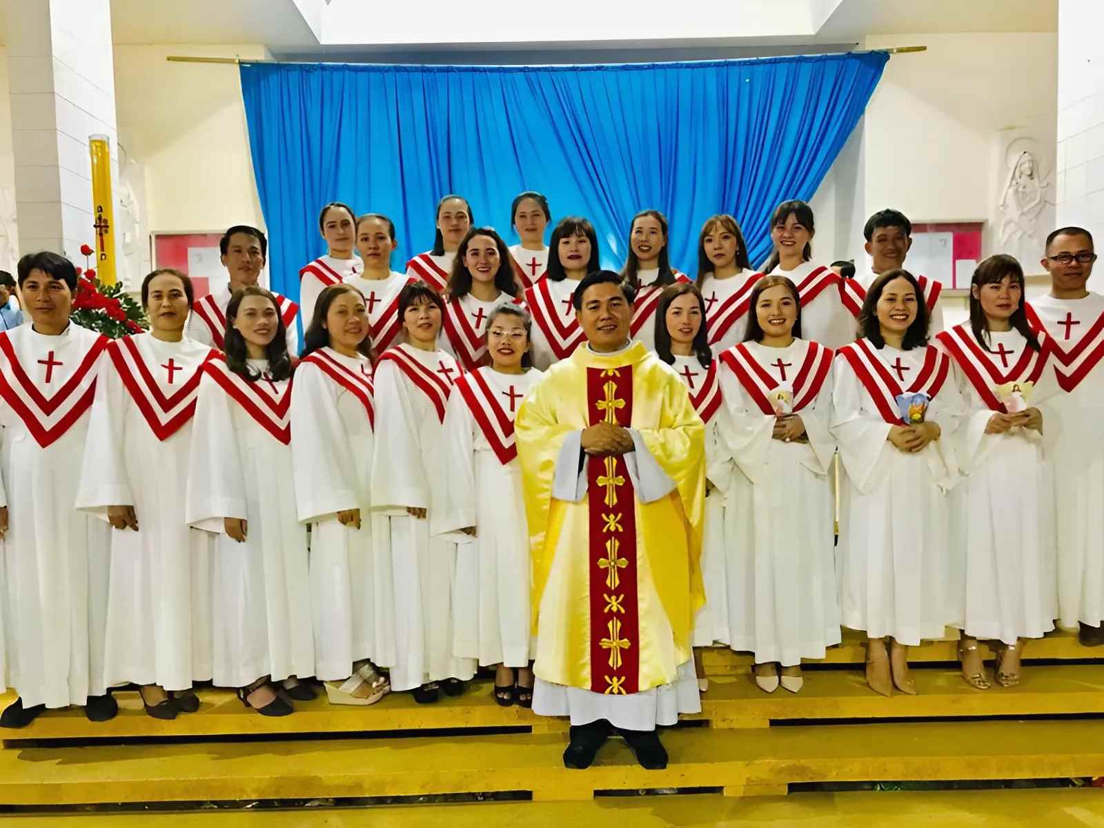 Áo dòng tu sĩ của ca đoàn