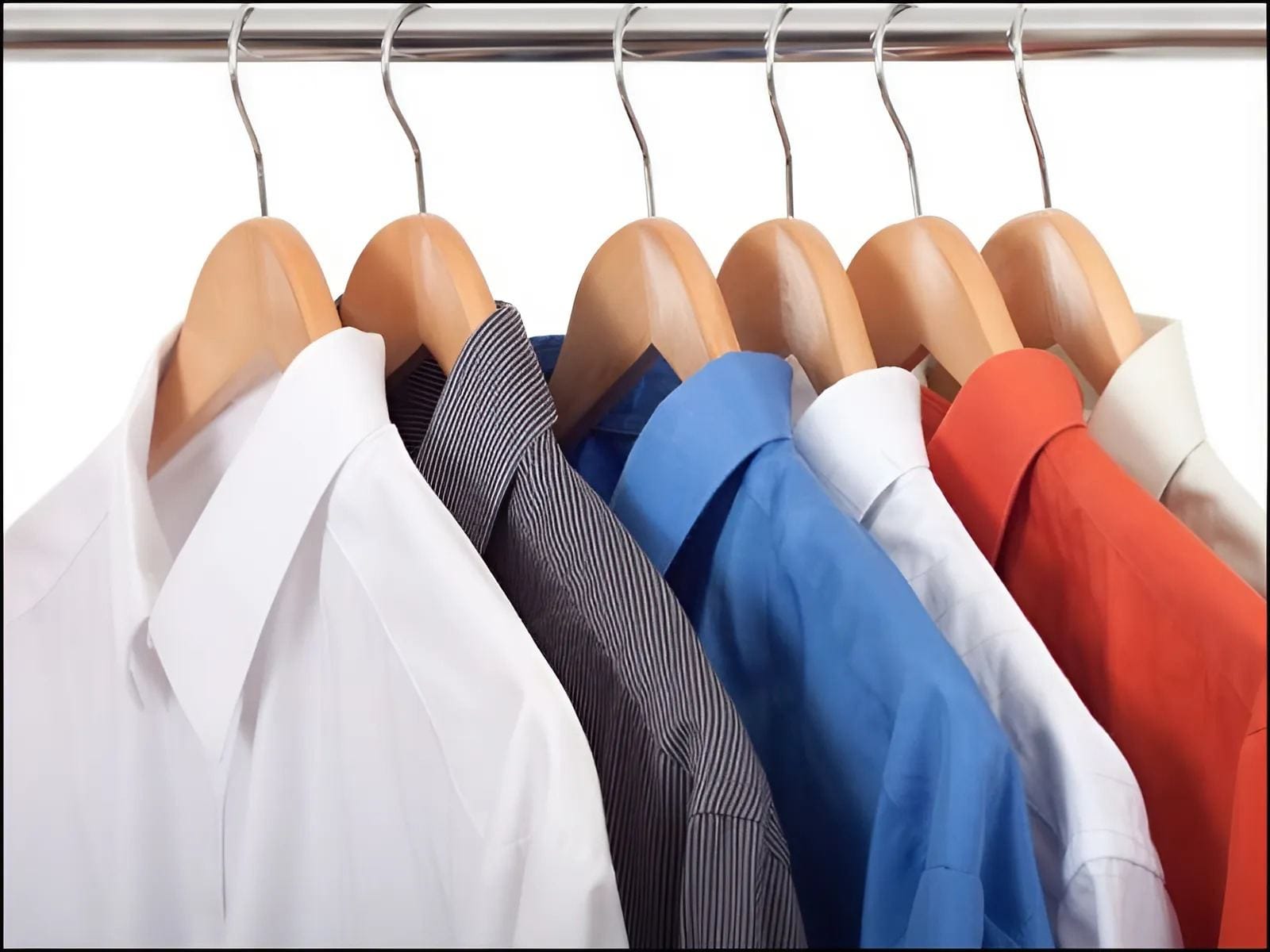 Bảo quản đúng cách cũng là bước quan trọng để giữ độ bền đẹp cho áo