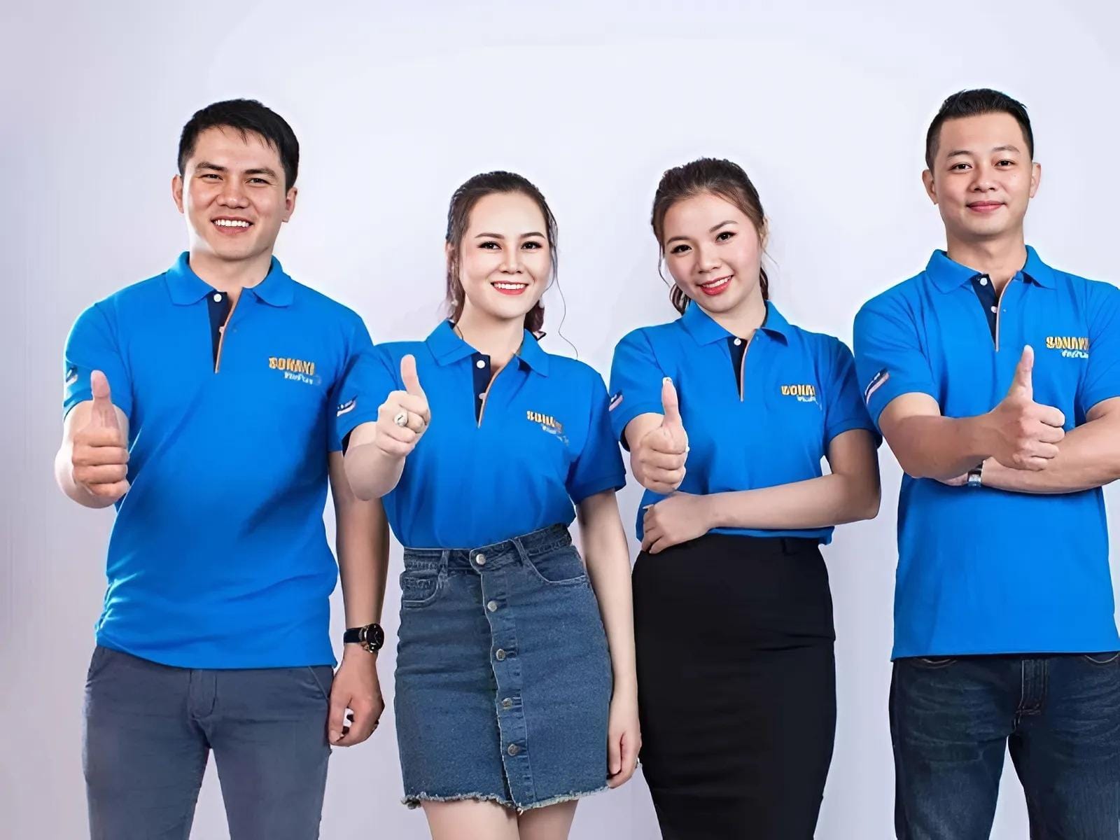 Sau khi kiểm tra, bạn hãy phân phát đồng phục đến nhân viên