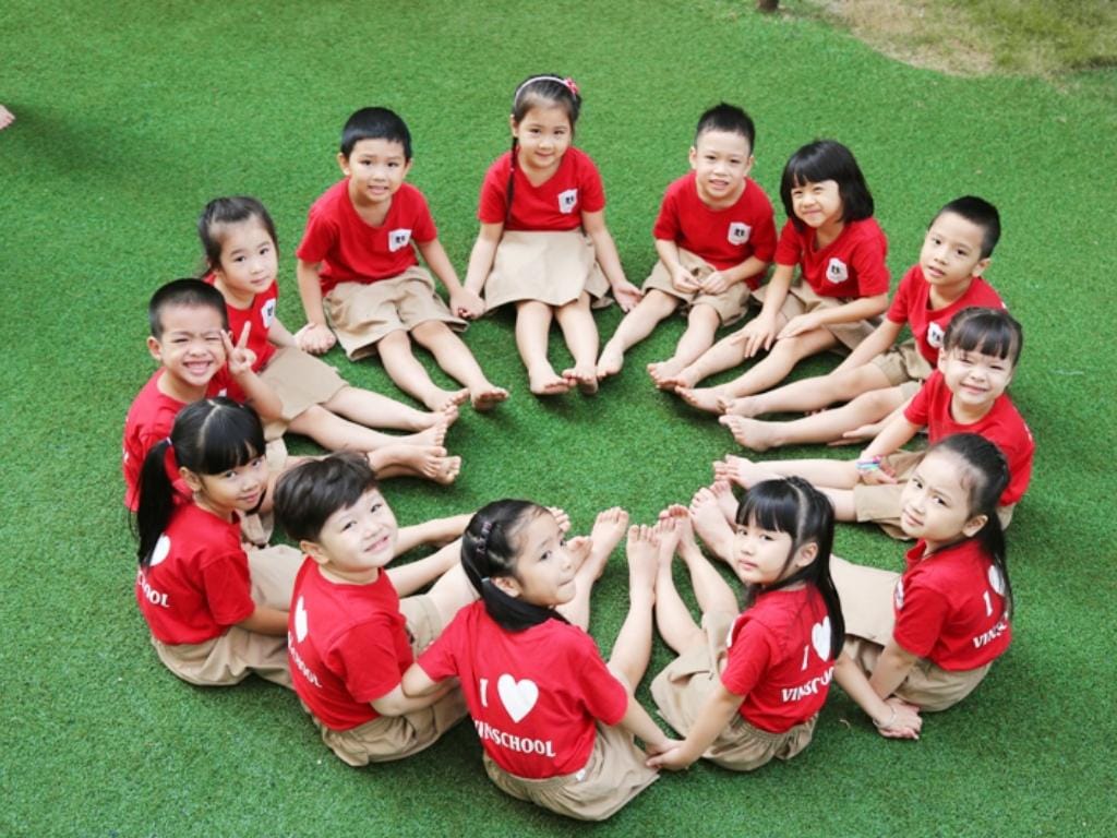 Đồng phục mầm non giúp các bé gắn bó với nhau hơn