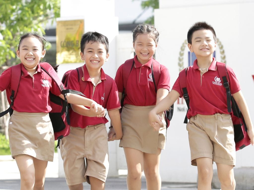 Đồng phục phù hợp với mọi lứa tuổi học sinh