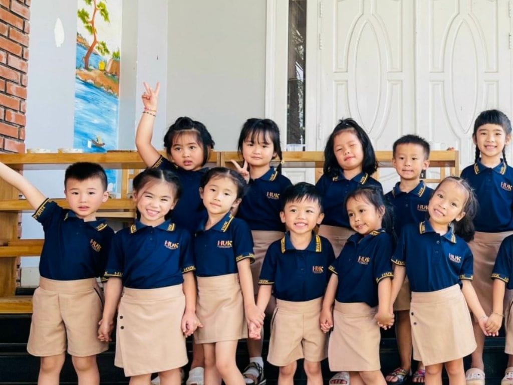 Đồng phục học sinh mầm non với kiểu dáng thanh lịch