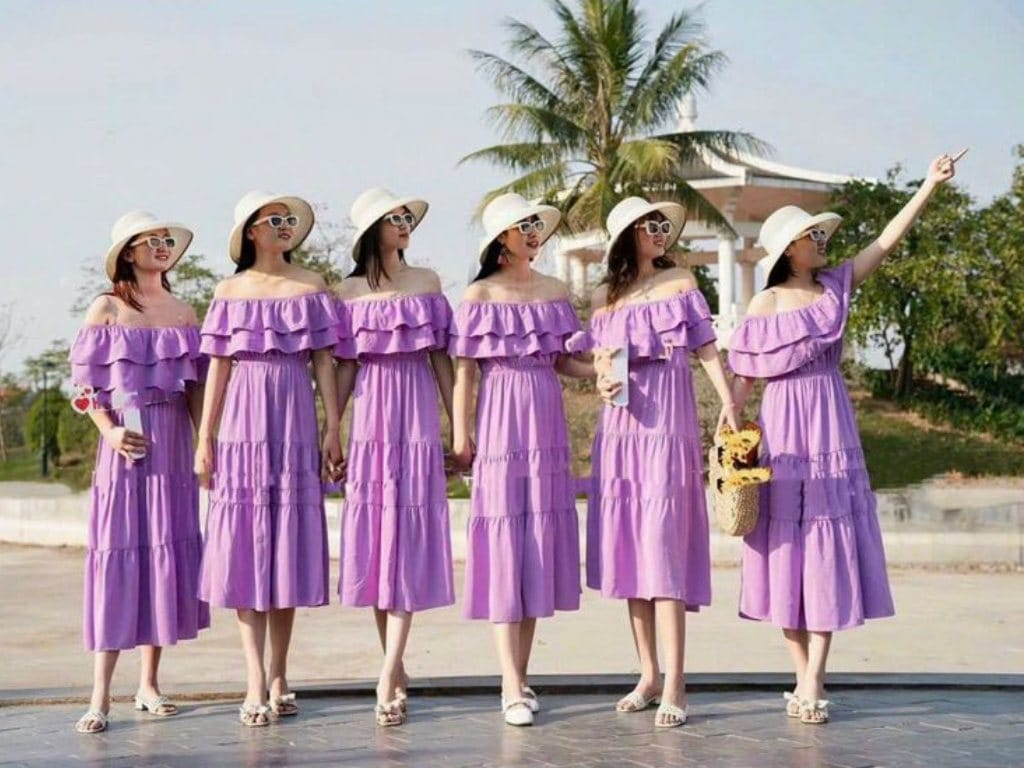 Váy maxi là mẫu đồng phục đi biển giúp bạn quyến rũ và nổi bật hơn bao giờ hết