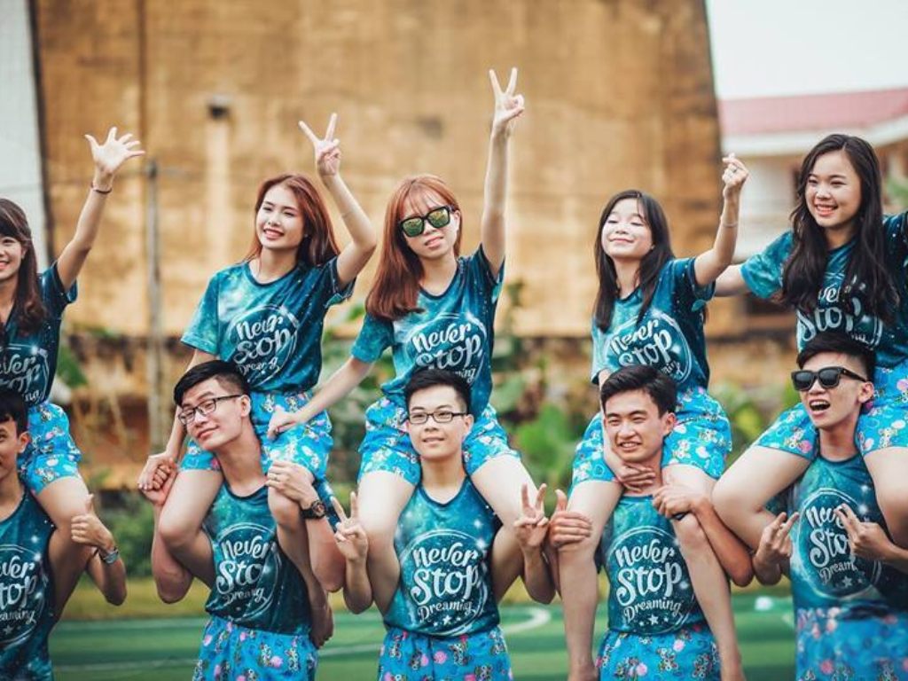 Áo đồng phục lớp giúp thể hiện cá tính và bản sắc riêng của tập thể