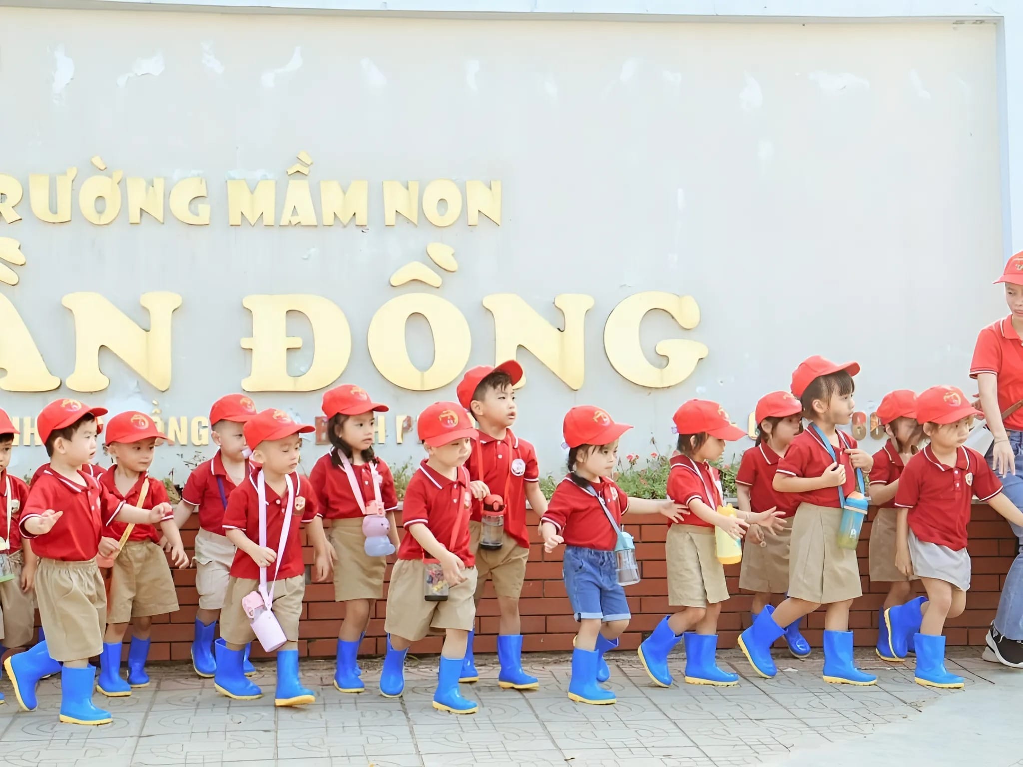 Áo đồng phục lớp giúp thể hiện cá tính và bản sắc riêng của tập thể