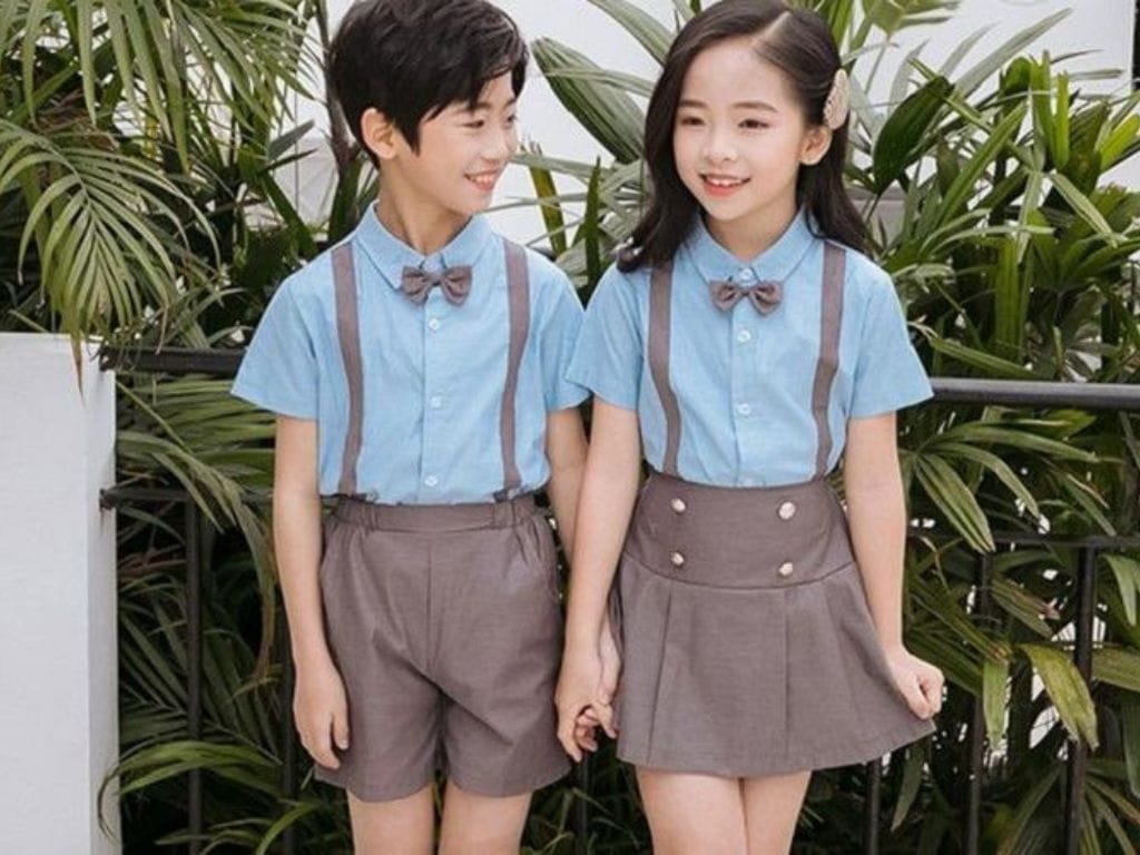 Đồng phục tiểu học gọn gàng, thanh lịch