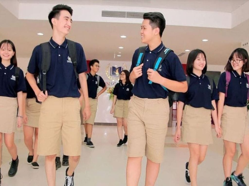 Đồng phục học sinh thon gọn thanh lịch