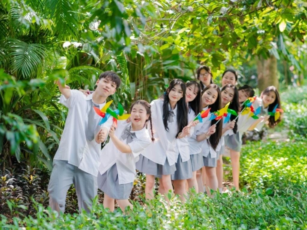 Áo đồng phục lớp sơ mi dễ dàng phối đồ