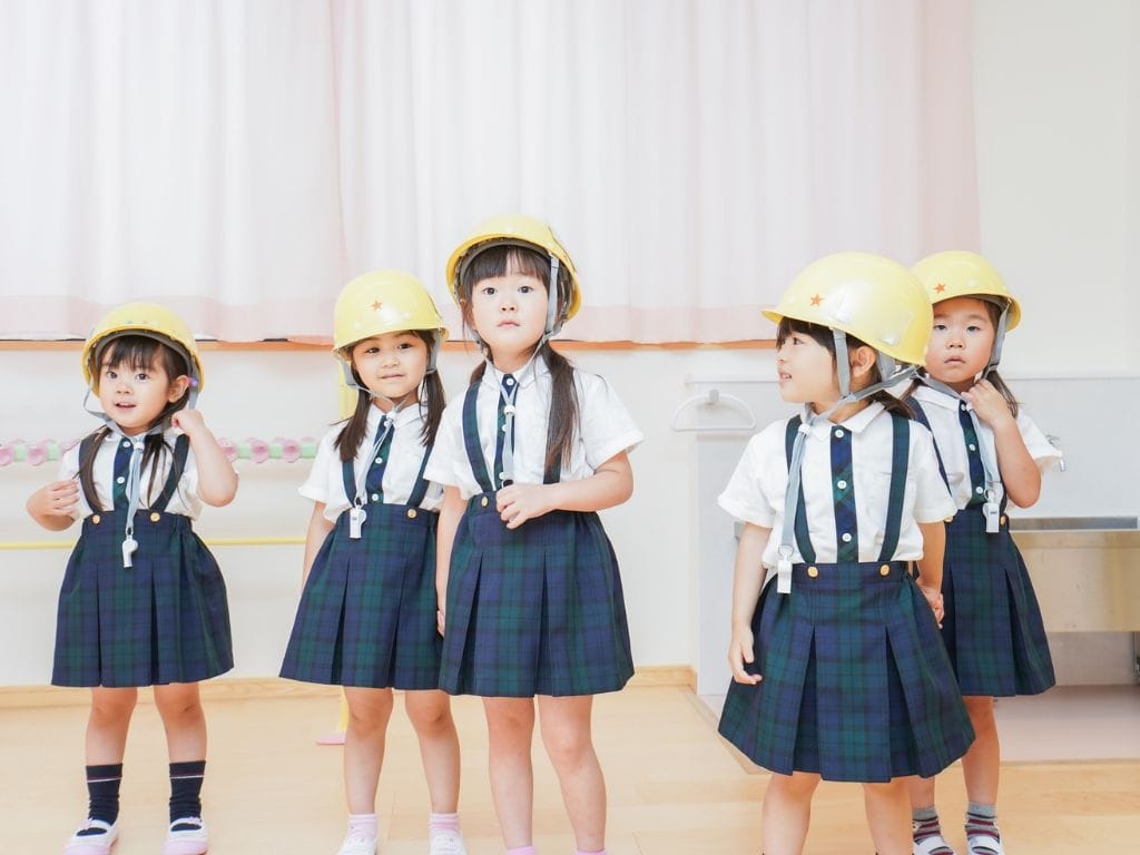 Kiểu dáng áo sơ mi đồng phục mầm non