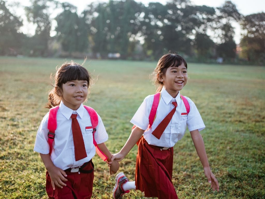 Áo sơ mi là một phần không thể thiếu trong bộ đồng phục học sinh tiểu học