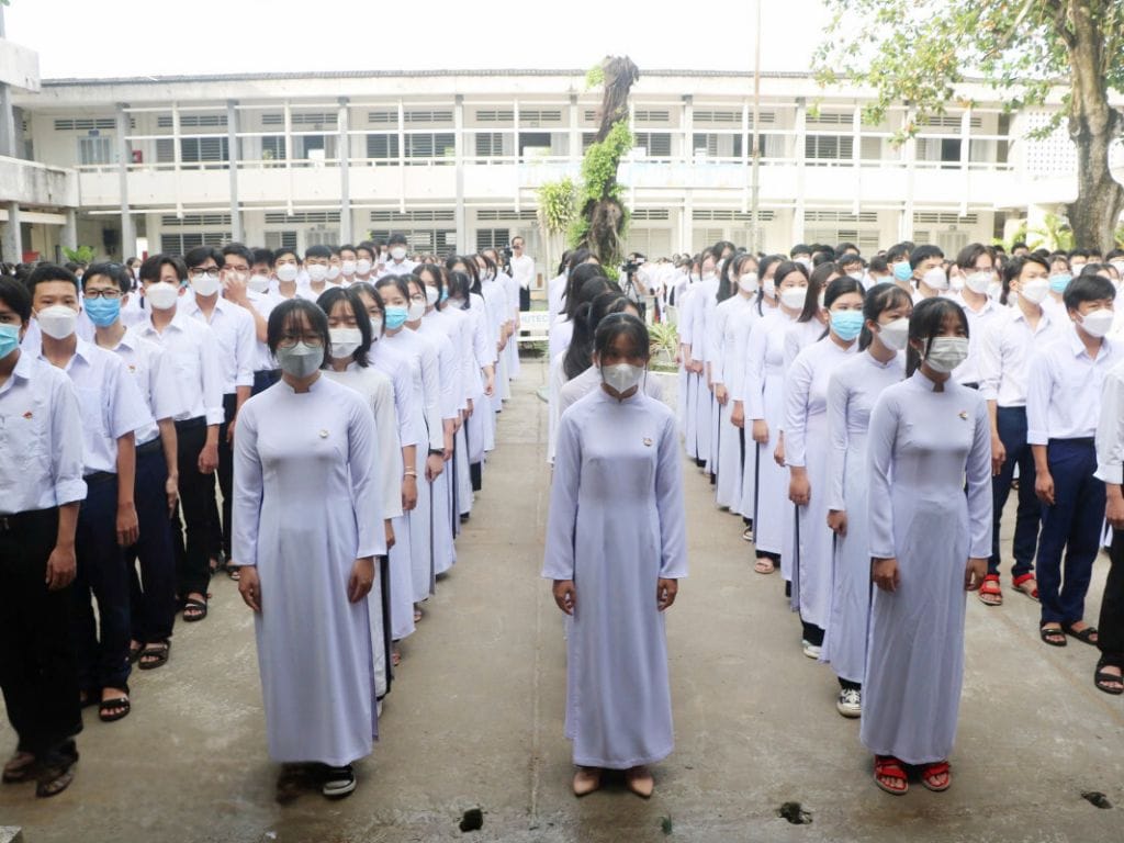 Áo đồng phục giúp xây dựng nề nếp, kỷ luật cho học sinh