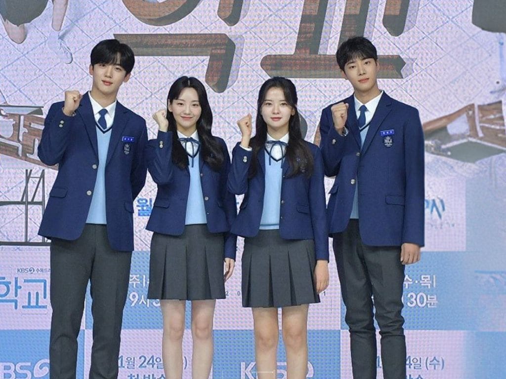 Đồng phục học sinh Hàn Quốc toát lên vẻ thanh lịch và hiện đại