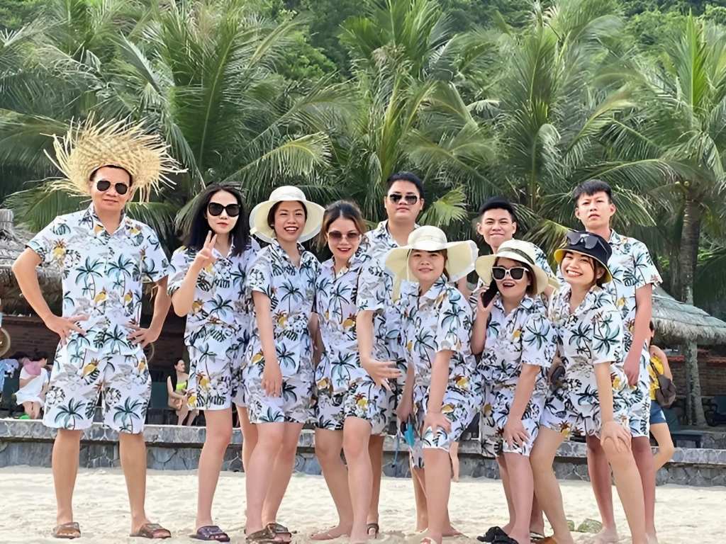 Đồng phục đi biển giúp tạo nên không khí vui tươi, sôi động và gắn kết