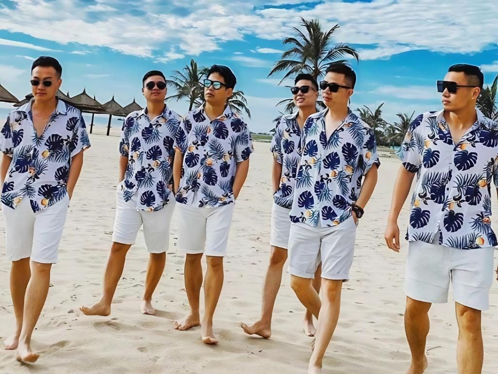 Đồng phục đi biển giúp nhóm bạn thêm nổi bật và gắn kết