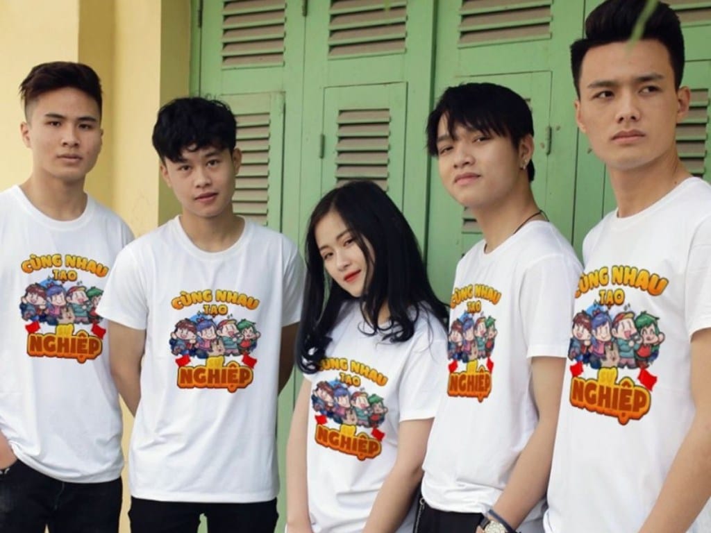 Áo phông nhóm được ưa chuộng bởi sự thoải mái, năng động và dễ dàng phối đồ