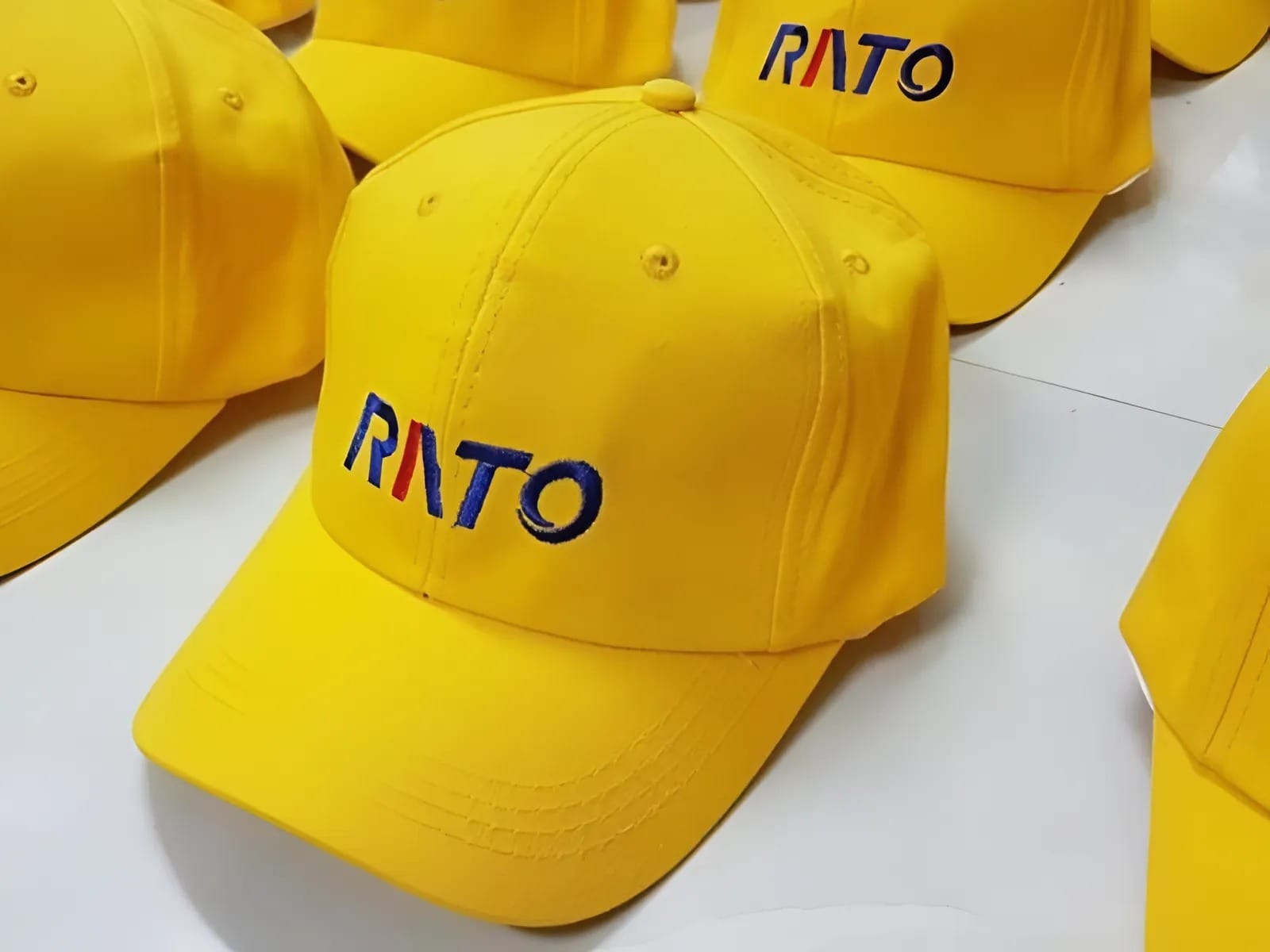 Nón được in logo đồng phục