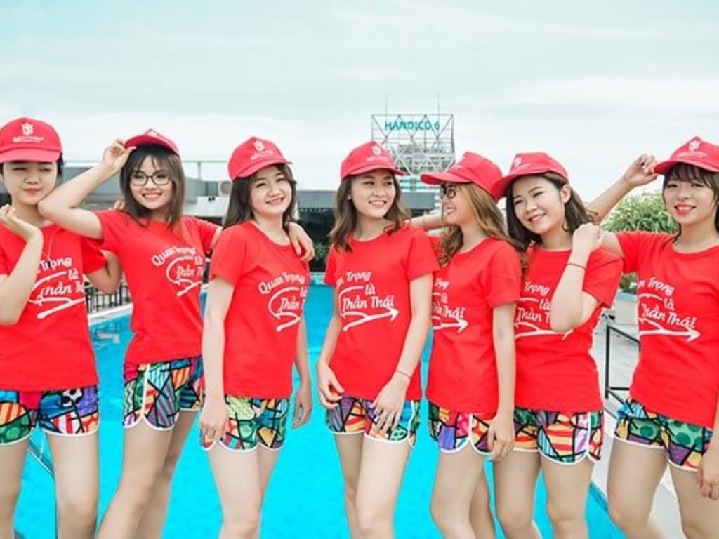 Áo đồng phục nhóm giúp tạo sự khác biệt và thu hút sự chú ý