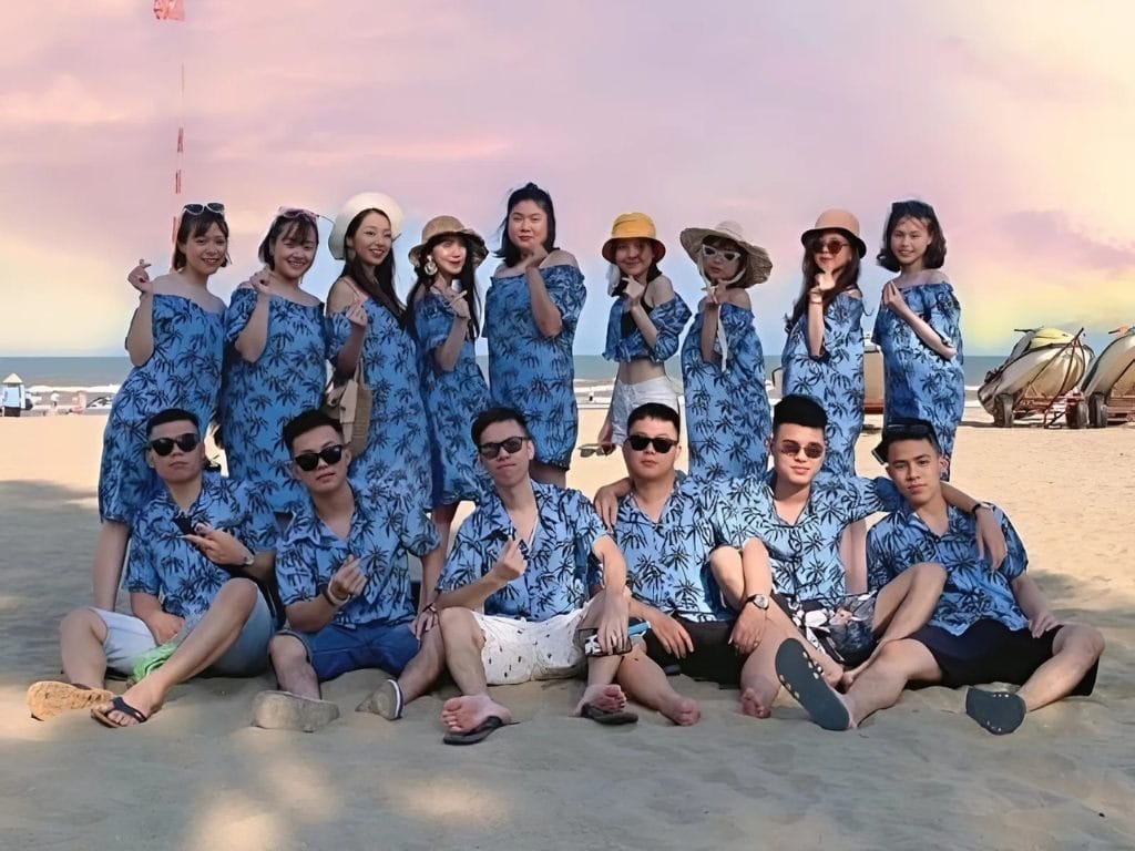 Đồng phục nhóm đi du lịch còn là "chìa khóa" để tạo nên những bức ảnh kỷ niệm đẹp
