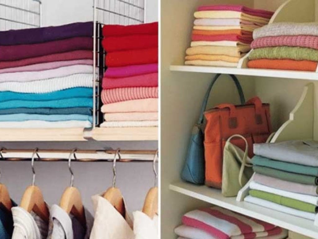 Bạn cần gấp gọn áo và cất vào tủ hoặc treo áo bằng móc để giữ áo phẳng phiu