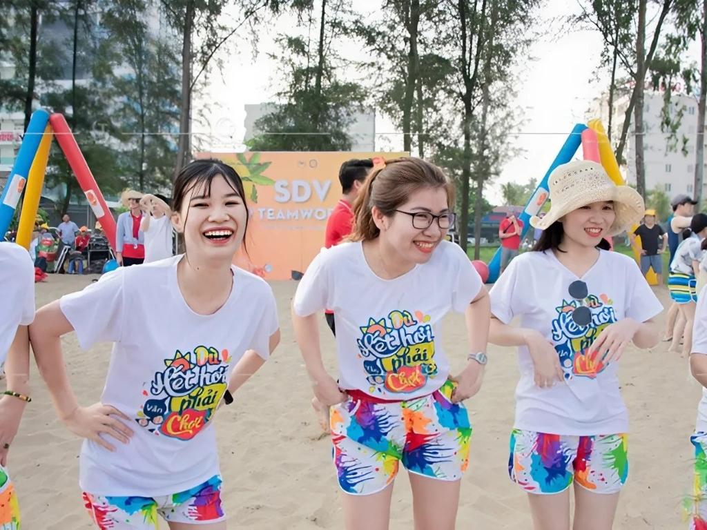 Đồng phục đi chơi nhóm giúp nhóm bạn nổi bật giữa đám đông