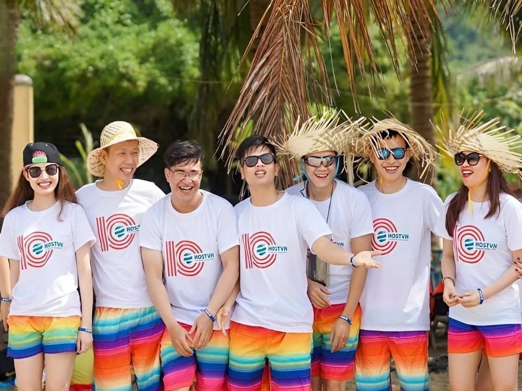 Đồng phục đi chơi nhóm thể hiện tinh thần đồng đội và tình bạn khăng khít