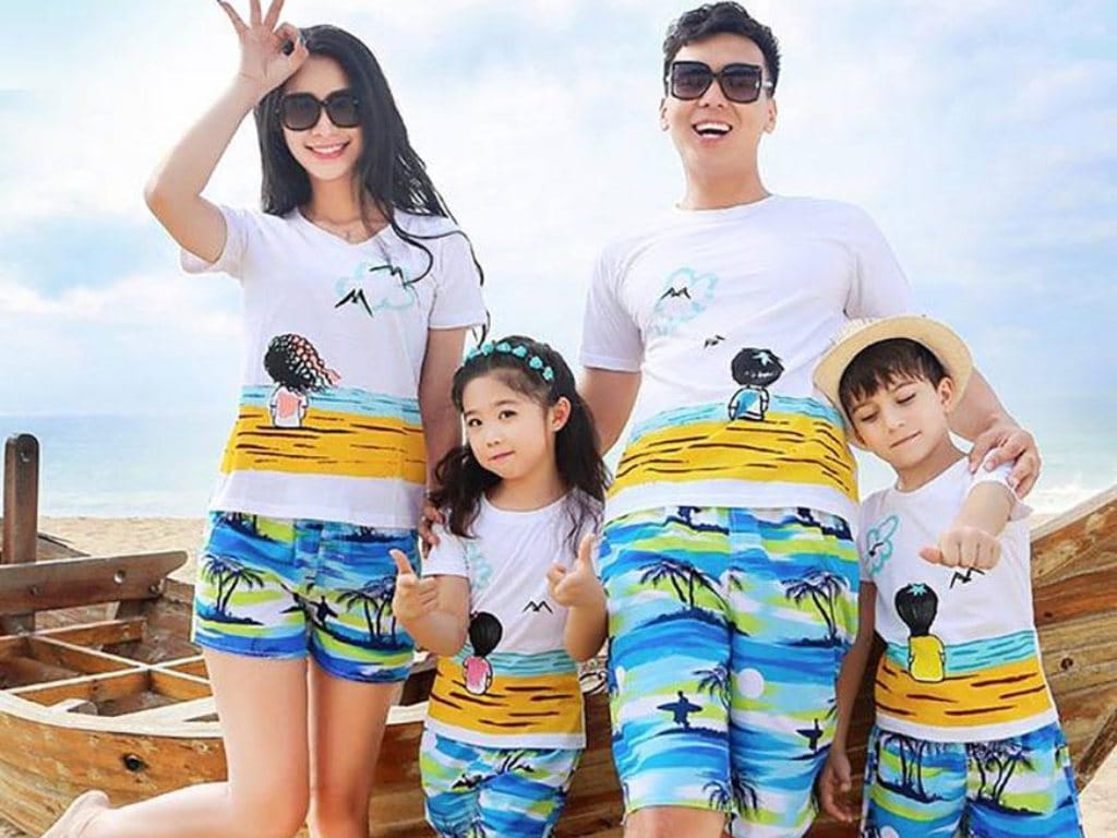 Đồng phục đi biển là item giúp nhóm bạn thêm nổi bật, gắn kết