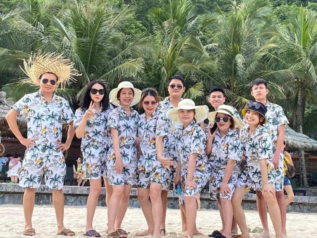 Áo phông họa tiết nhiệt đới mang đến không khí tươi vui và tràn đầy năng lượng