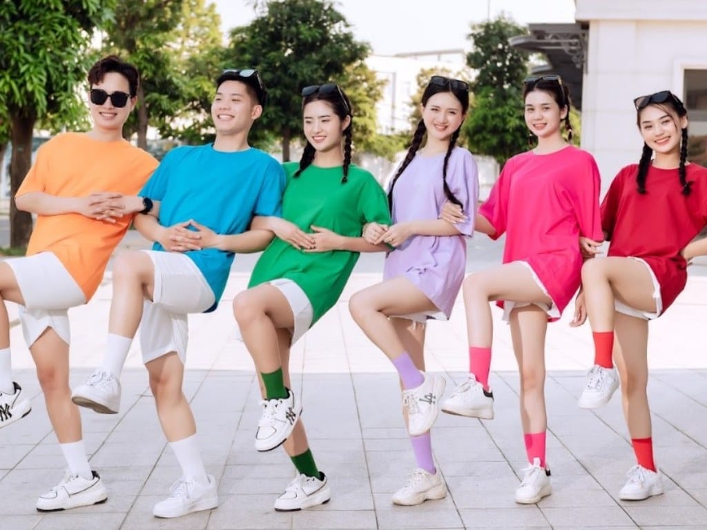 Áo team đi chơi giúp thể hiện phong cách, cá tính và sự sáng tạo riêng