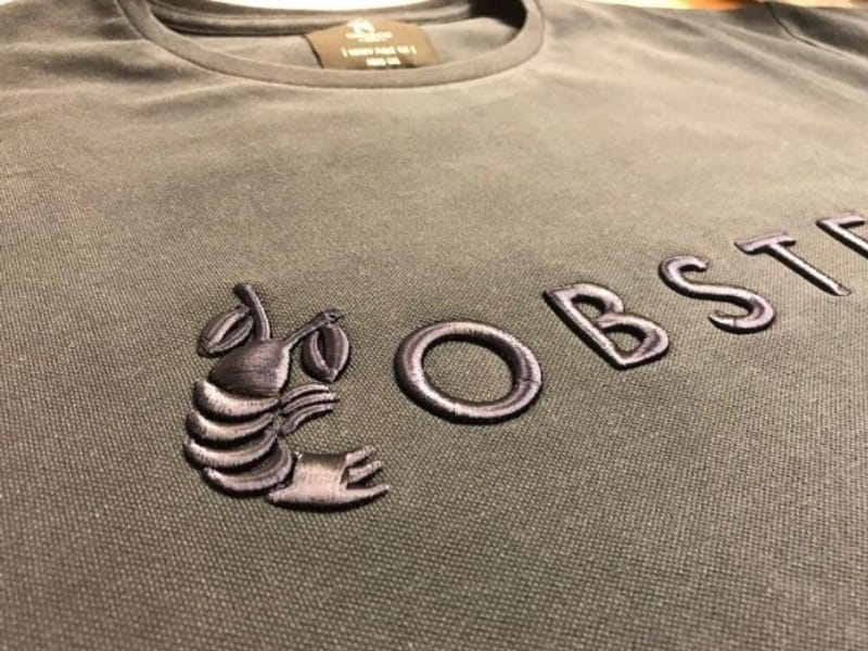 Logo đồng phục 3D được thêu bằng máy chuyên dụng
