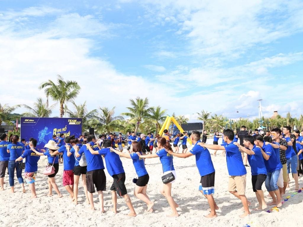 Áo thun đồng phục du lịch thể hiện sự gắn kết và phong cách riêng