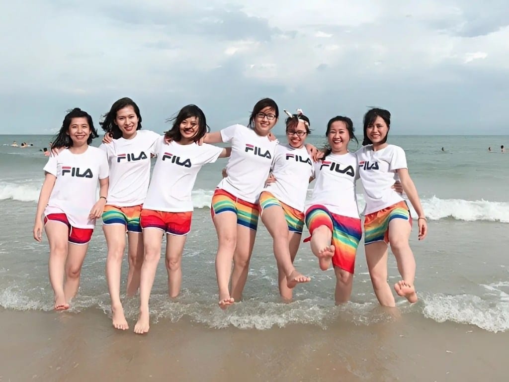 Đồng phục đi biển không chỉ cần đẹp mà còn phải đảm bảo sự thoải mái, mát mẻ
