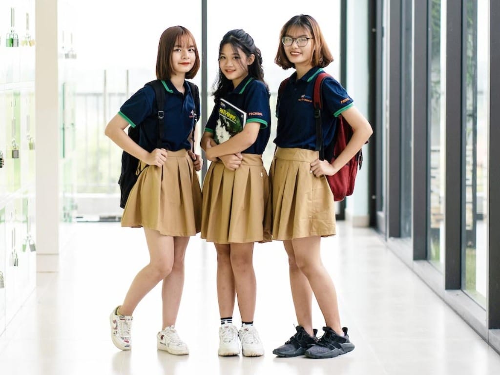 Đồng phục trường quốc tế hiện đại và phong cách