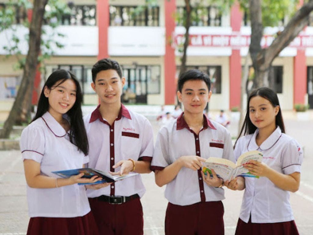 Đồng phục trường THCS có kiểu dáng thoải mái